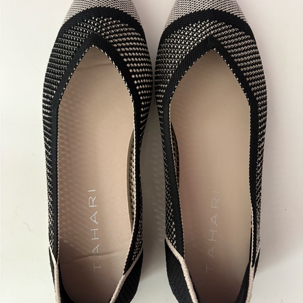 Tahari Women's Black and Cream Patterned Flats